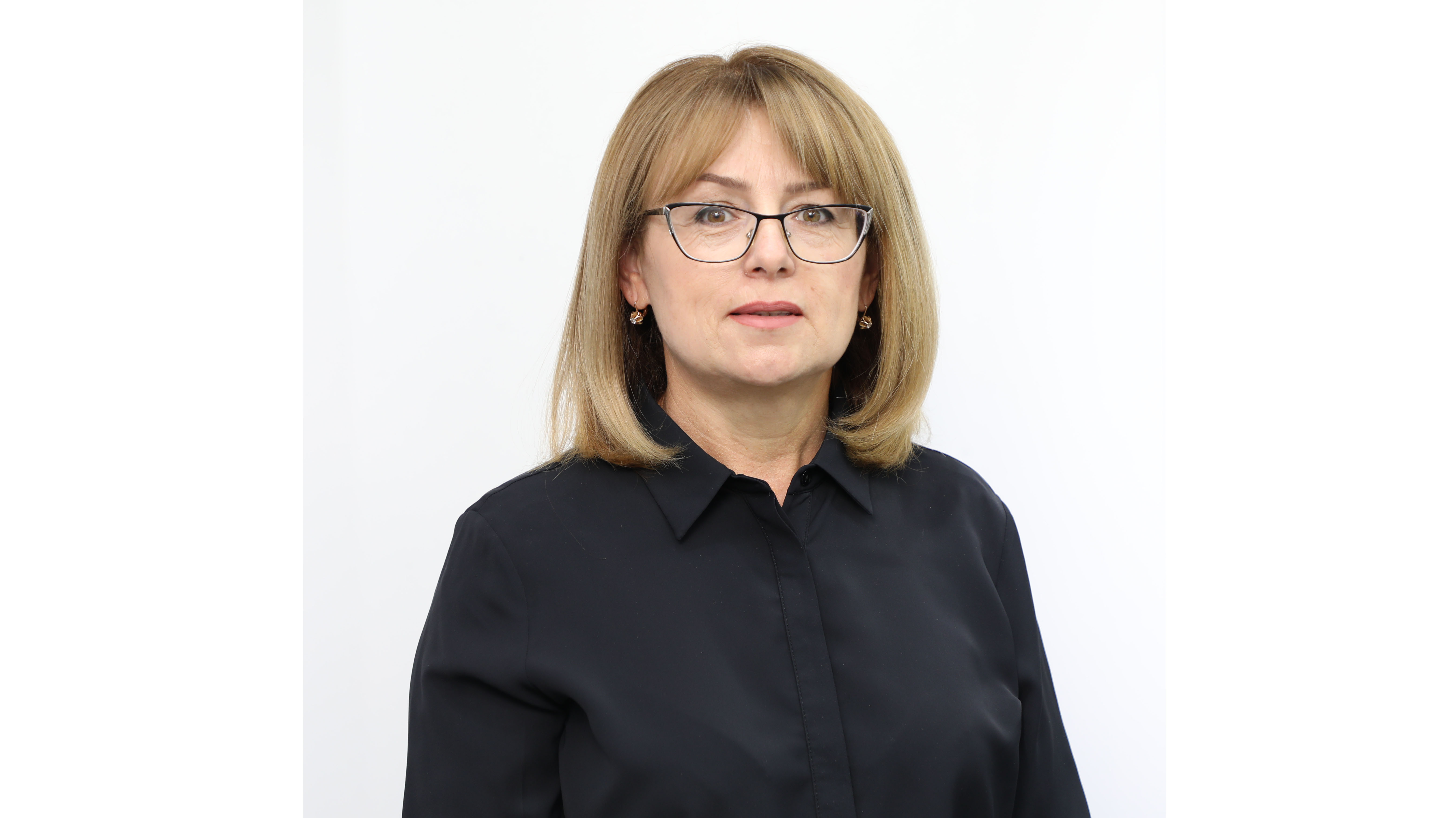 Murzametova Marina Ravshanovna, Xalq deputatlari Yunusobod tuman Kengashiga 11- Qadrdon saylov okrugidan saylangan. U 1976 yili Qashqadaryo viloyati, Qarshi shahrida tug‘ilgan. Millati Ozarbayjon. Ma’lumoti  Oliy. O‘zbekiston milliy universiteti 2-bosqich talabasi.Mutaxassisligi siyosatshunoslik. O‘zLiDeP a’zosi.      Hozirda Yunusobod tumani “Ahilobod” MFY raisi lavozimida faoliyat ko‘rsatmoqda. 2020 y. “Saxovat va kumak”, “Xalqlar do‘stligi” ko‘krak nishoni, 2021 y. “Shuhrat” medali va “Mahalla iftixoriy” ko‘krak nishoni bilan taqdirlangan. Unga Ahilobod va Qadrdon mahallalari biriktirilgan.  Telefon raqami: 90 994 08-17